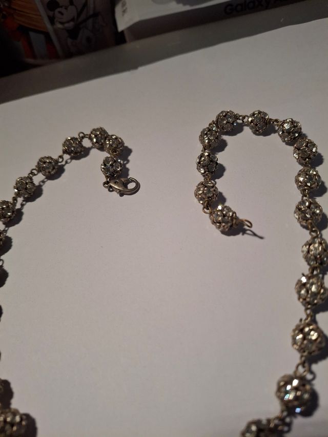 Girocollo con perline di brillantini