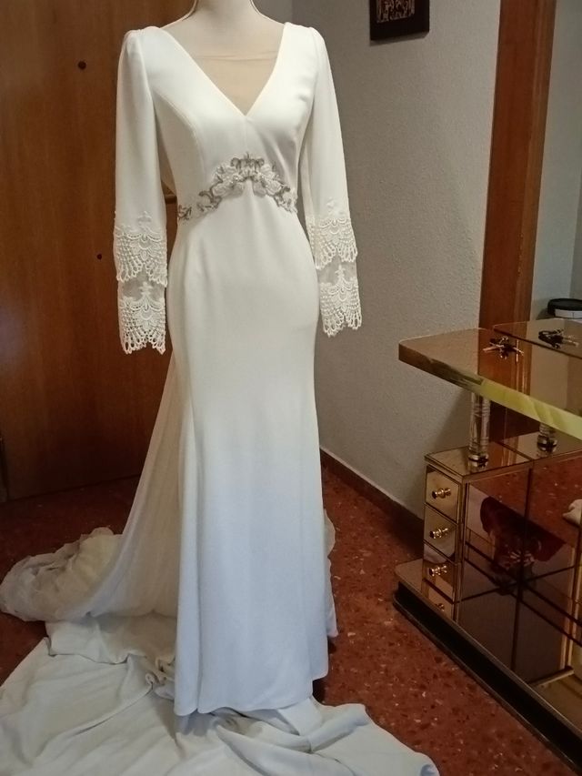 Vestido novia precioso.