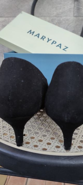 Zapato salón negro MARIPAZ