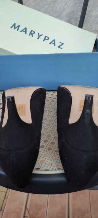 Zapato salón negro MARIPAZ