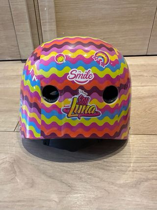 Conjunto Casco protecciones bici y patinaje niña