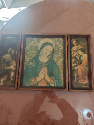 Antiguo tríptico con escenas religiosas