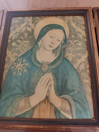 Antiguo tríptico con escenas religiosas