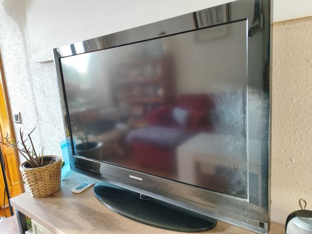 Televisión Grundig 27"
