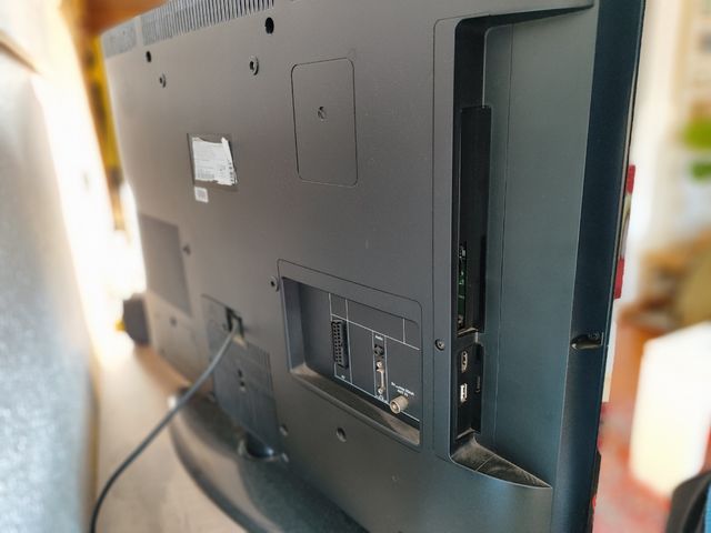 Televisión Grundig 27"