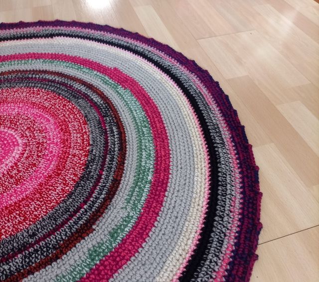 Alfombra de ganchillo grande.