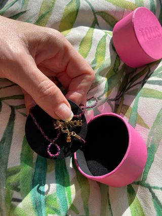 Colgante Tous “AMOR” con cadena bañada oro