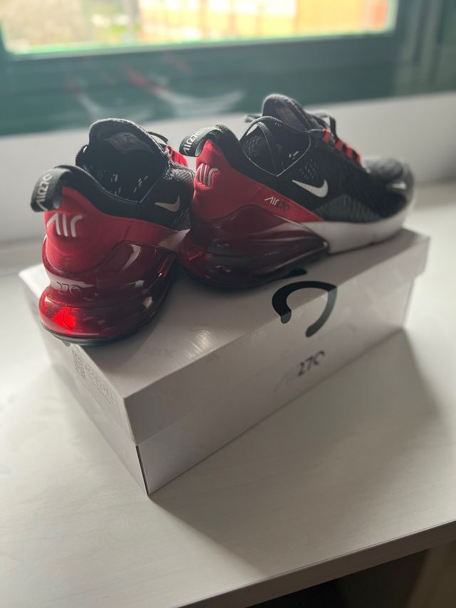 Nike Air Max 270 negro/rojo