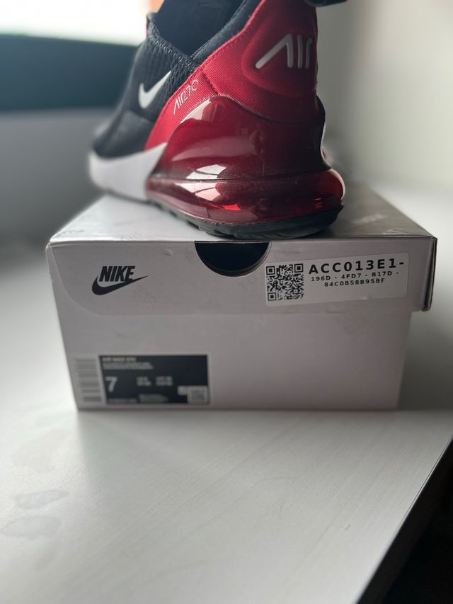 Nike Air Max 270 negro/rojo