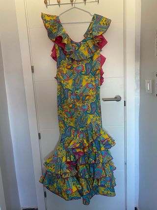 Traje flamenca y pendientes