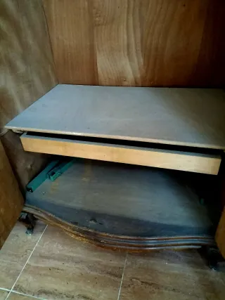 Urge vender  Armario clásico antiguo de madera