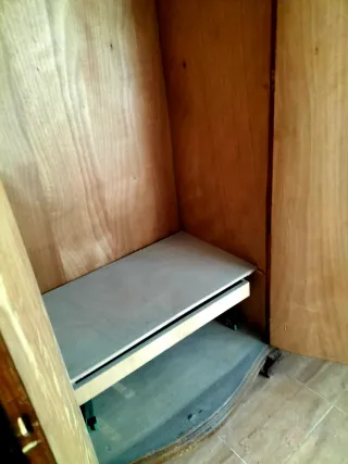 Urge vender  Armario clásico antiguo de madera