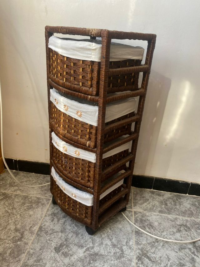 Estantería de mimbre