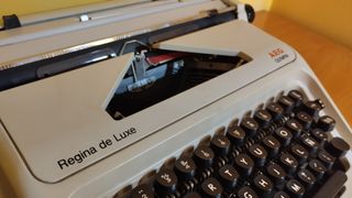 Máquina de escribir OLYMPIA