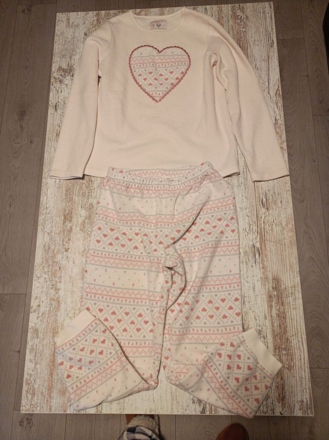 Pijama polar 9-10, se regala otro igual.