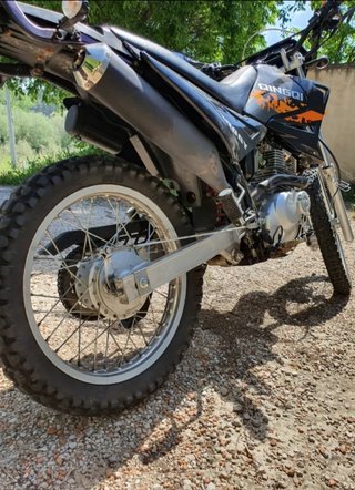 Moto trail 200cc con 3700 km 2007