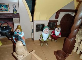 Cabaña de los 7 enanitos y Blancanieves