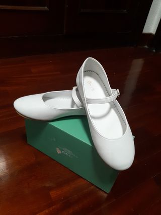 Zapatos  niña blancos