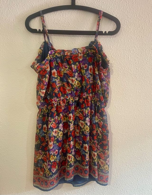 Vestido de flores Stradivarius