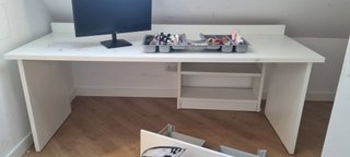 escritorio blanco