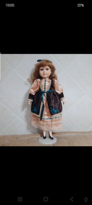 Muñeca Porcelana Castaña