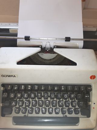 Máquina de mecanografía Olympia.