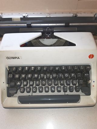 Máquina de mecanografía Olympia.