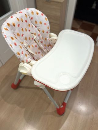 Trona para niños marca Chicco Polly.