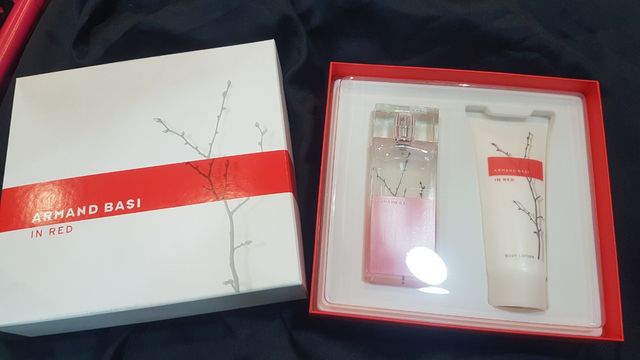 Perfume estuche armand basi in red
