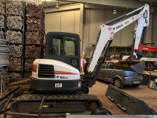  Excavadora Giratoria Bobcat E50 