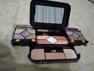 ESTUCHE DE MAQUILLAJE 