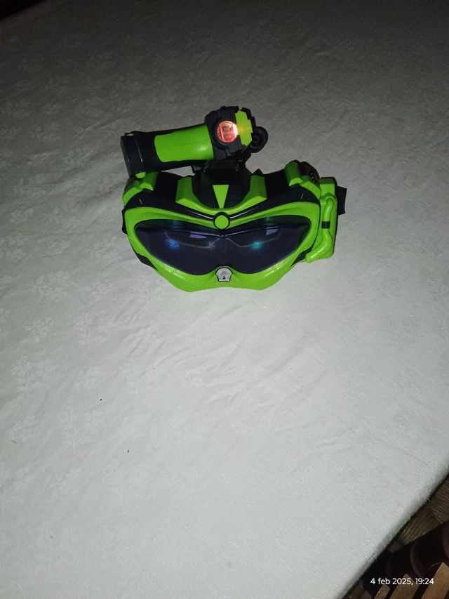 Gafas de realidad virtual con pistola 