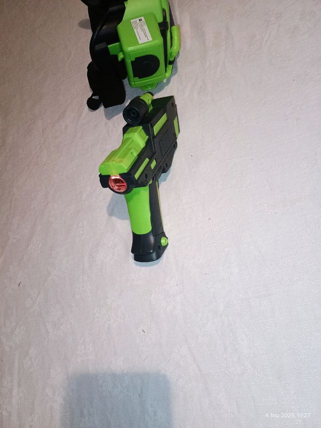 Gafas de realidad virtual con pistola 