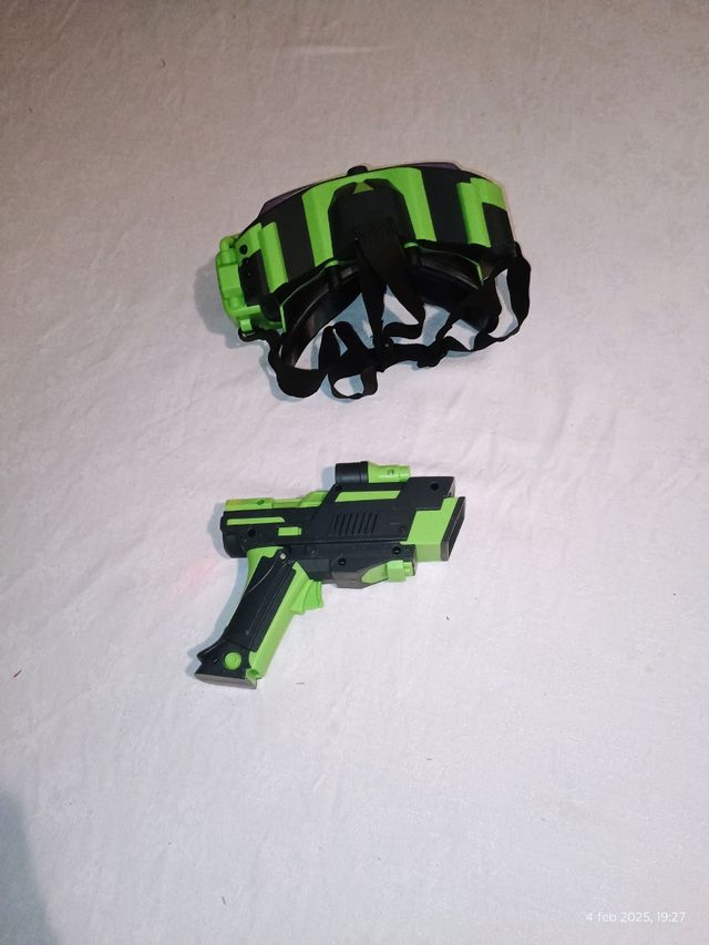 Gafas de realidad virtual con pistola 