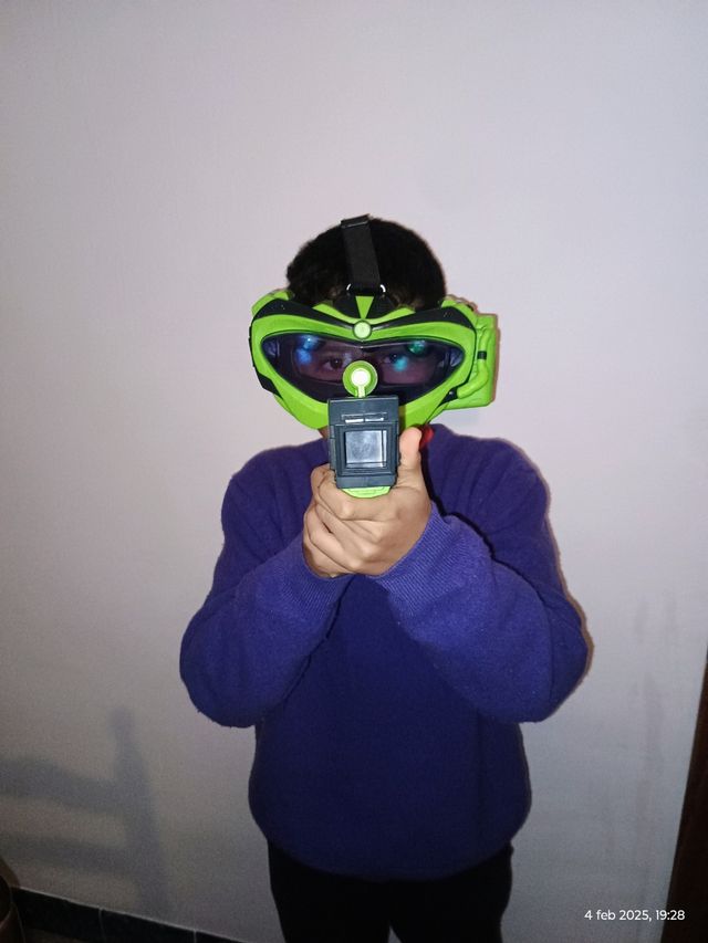 Gafas de realidad virtual con pistola 