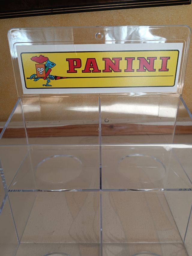 Vendo espositor de Panini
