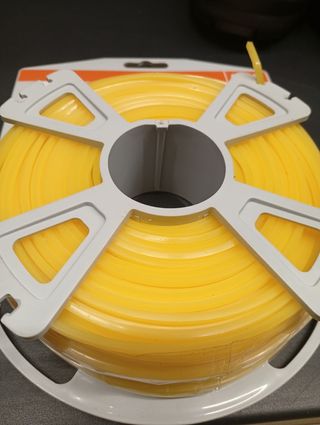 Hilo cuadrado amarillo Stihl