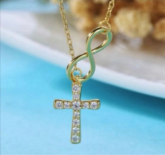 Collar cruz 10 € la unidad.Plata baño de oro.