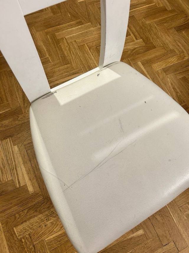 tavolo e quattro sedie