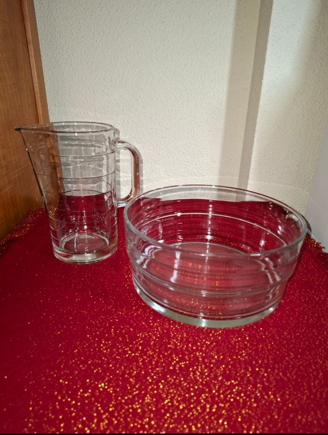Jarra de agua y ensaladera
