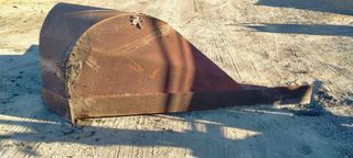 Cazo de talud o cunetero para giratoria