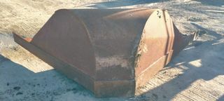 Cazo de talud o cunetero para giratoria