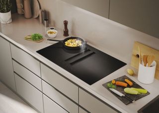PLACA INDUCCION CON EXTRACTOR INTEGRADO EN OFERTA
