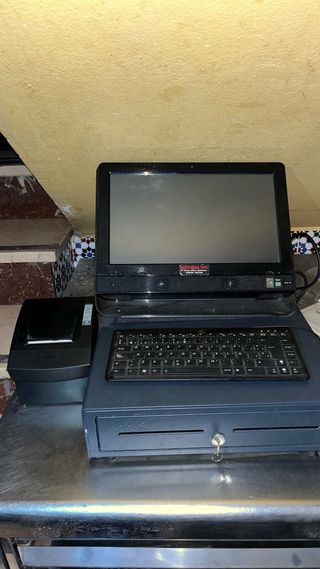 Pantalla táctil. Teclado. Registradora. Impresora