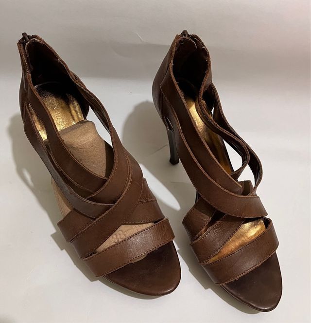 Sandalias piel color marron.Talla 39.Como nuevo.Se