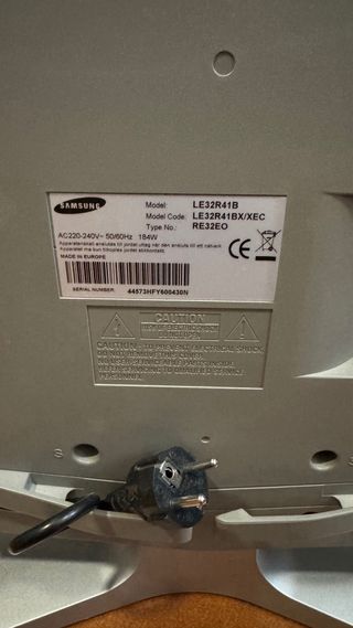TV Samsung LE32R41B con mandos