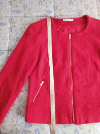 Chaqueta roja de mujer 