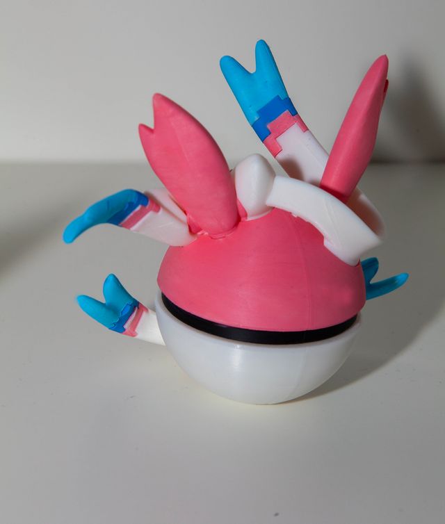 Pokeball Sylveon
