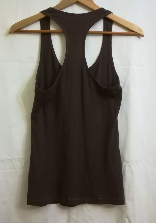 Camiseta de tirantes Stradivarius.