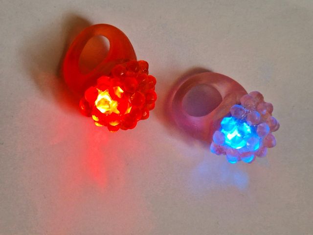 2 anelli con led luminosi in silicone